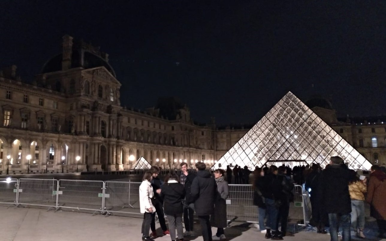 louvre-fuori
